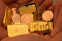 Gold continues to trade at $2,000 on strong fundamentals