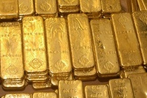 Gold settles in near record high Gold settles in near record high