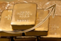Gold cracks $2,200 per ounce as rally resumes
