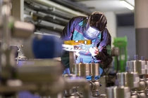 Conflicting US manufacturing figures see slight gold price rise