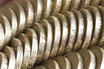 Gold price drops below £1,000 as Pound strengthens Gold price drops below £1,000 as Pound strengthens