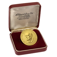 1874-1965 Sir Winston Churchill Gold Medal A.E. Jones 1.3" Boxed