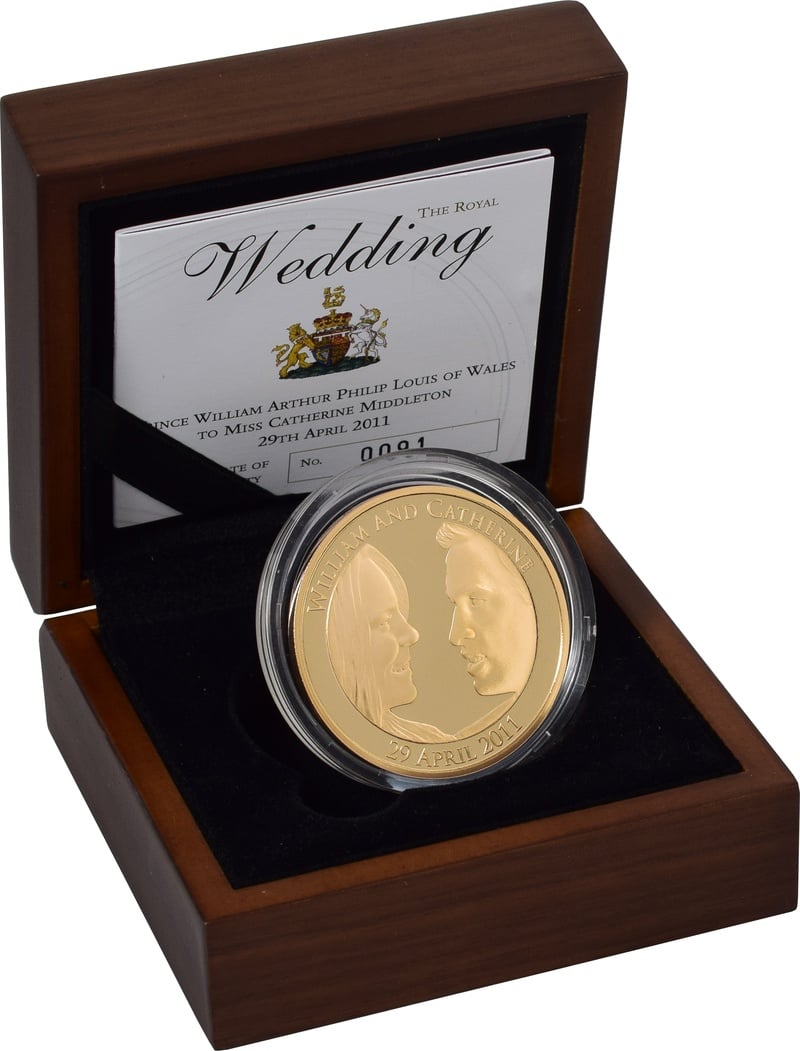 2011 - Gold £5 Proof Crown, Royal Wedding: William and Catherine Boxed