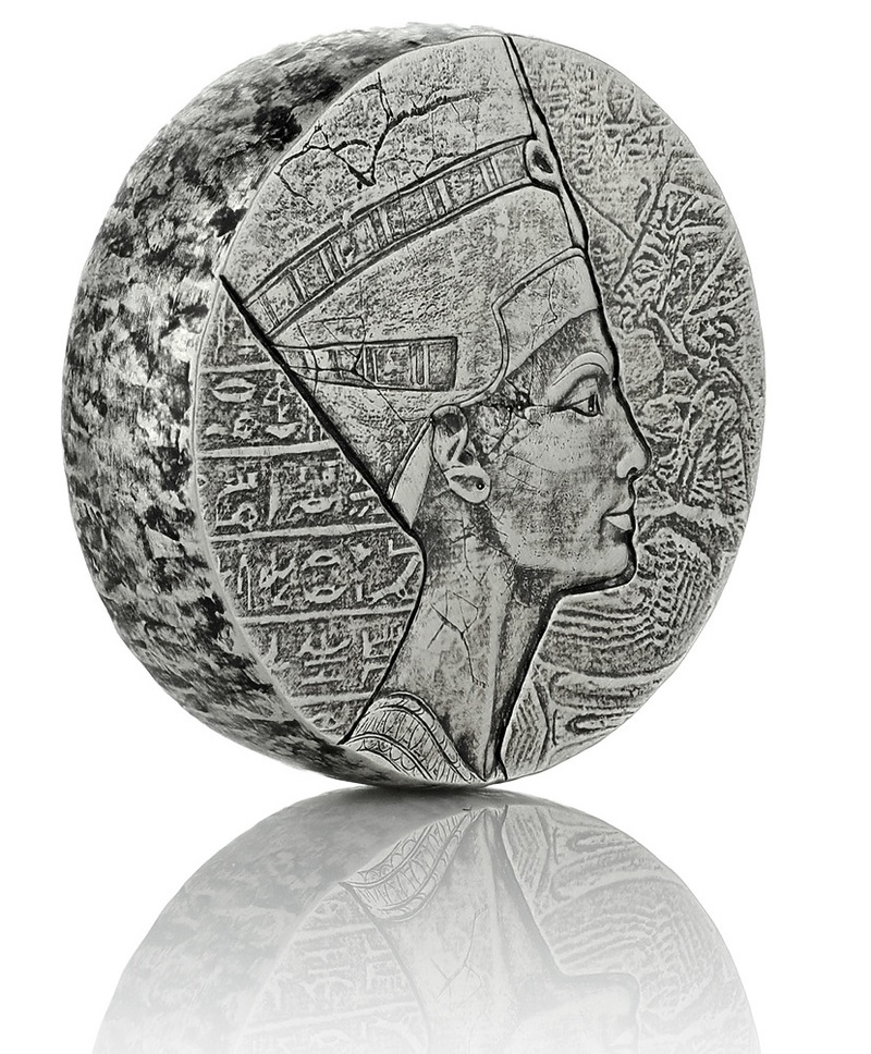 Egyptian Relics Queen Nefertiti 5 Ounce Silver Coin