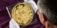 The Royal Mint reveals special 15kg Platinum Jubilee gold coin The Royal Mint reveals special 15kg Platinum Jubilee gold coin