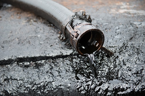 Oil spilling