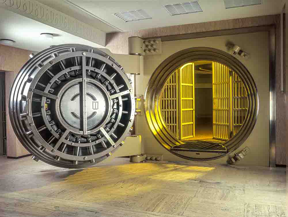 Storage vault
